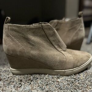 Women's Tan Wedge Ankle Shoe